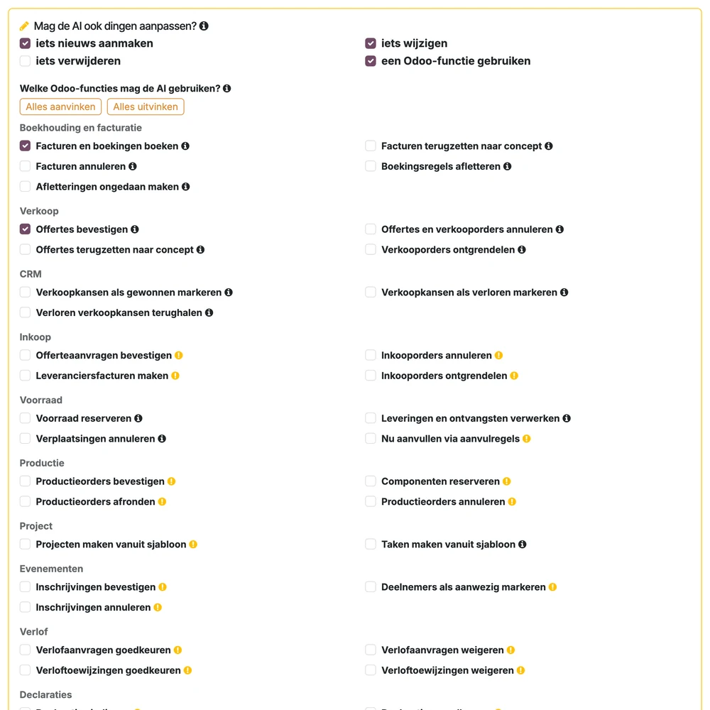 Portaalscherm met vinkjes per Odoo-functie, gegroepeerd per app: boekhouding, verkoop, CRM, inkoop, voorraad, productie